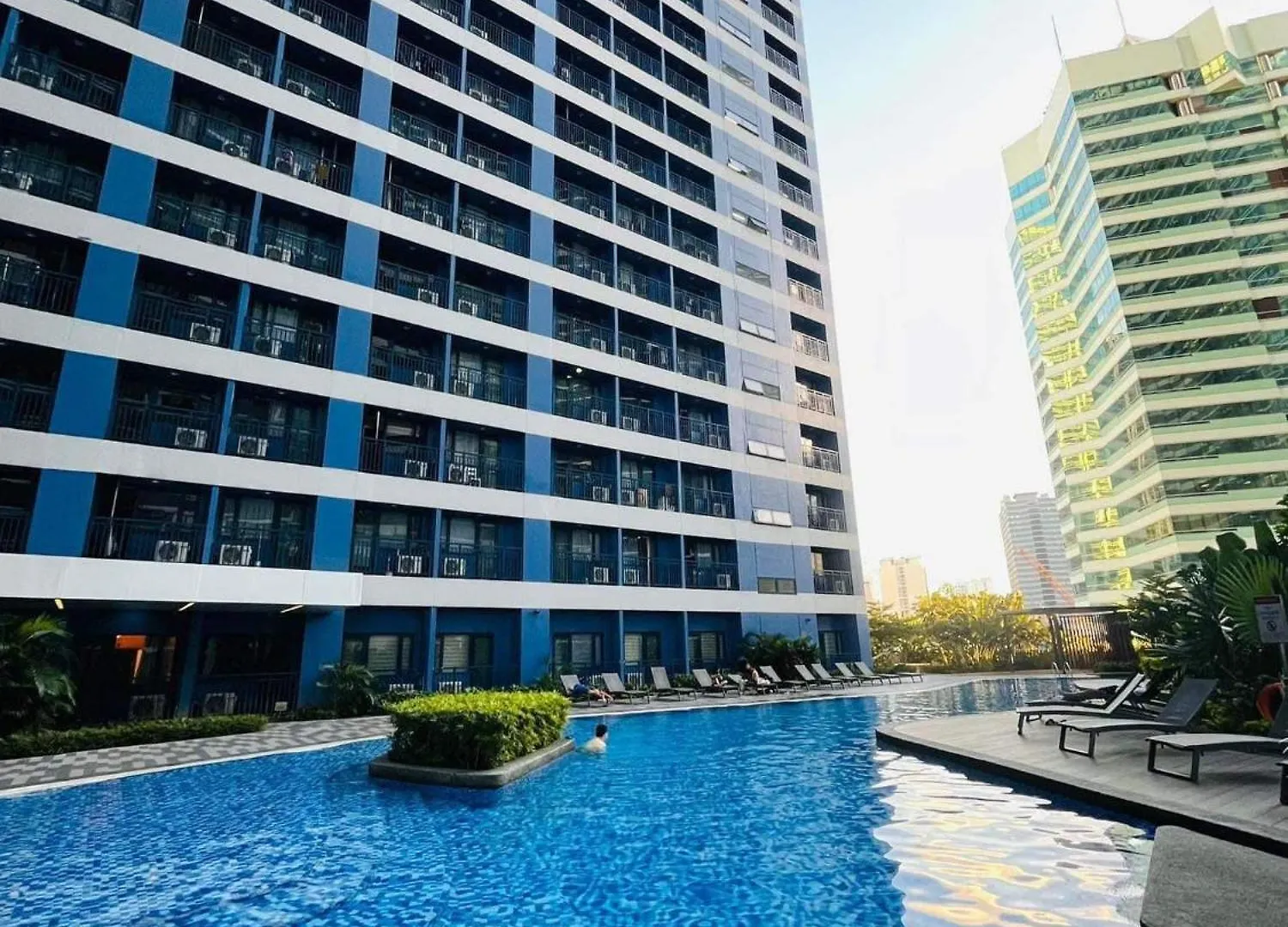 Air Residence A2 @Central Rcbc/Canadian Embassy Manila